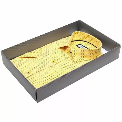 Яркая приталенная мужская рубашка желтого цвета с коротким рукавом