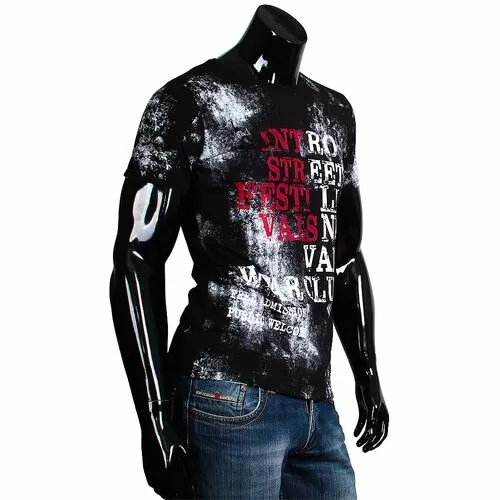 Приталенная мужская футболка черного цвета с надписями