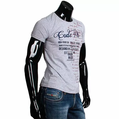 Приталенная мужская футболка серого цвета с надписями