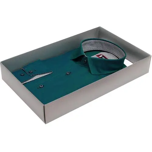 Стильная приталенная рубашка изумрудного цвета