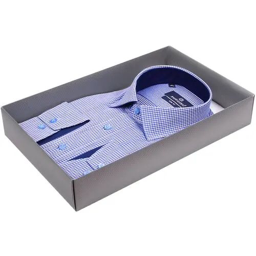 Приталенная мужская рубашка синего цвета в узорах с длинными рукавами