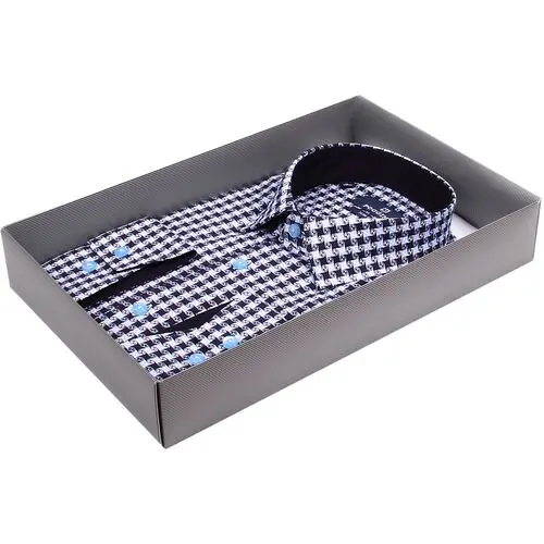 Модная приталенная рубашка черного цвета в клетку