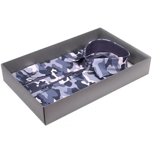 Камуфлированная приталенная рубашка серого цвета с длинными рукавами