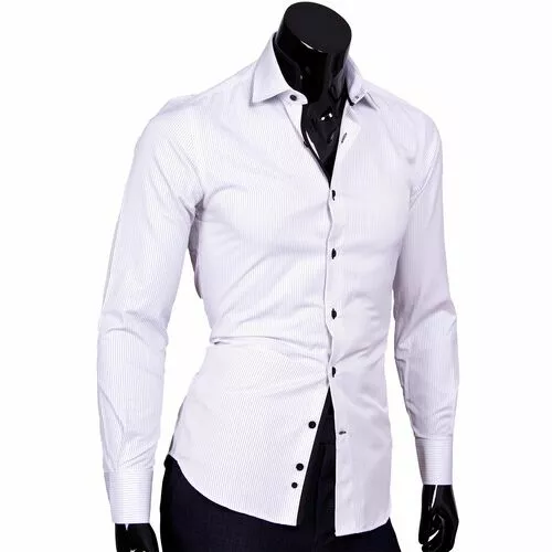 Рубашка приталенная белого цвета в полоску с черными пуговицами