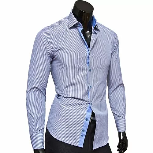 Голубая приталенная рубашка в серую полоску